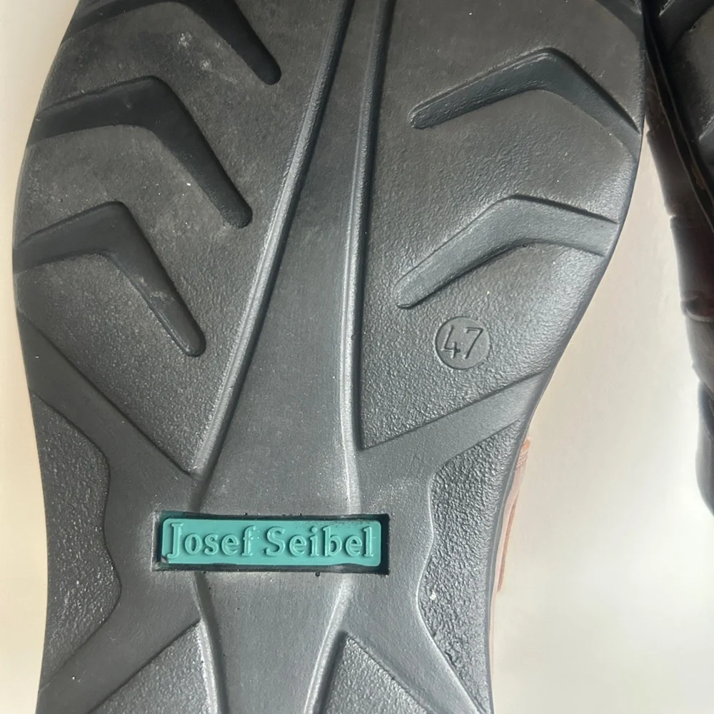 Josef Seibel reposhing this